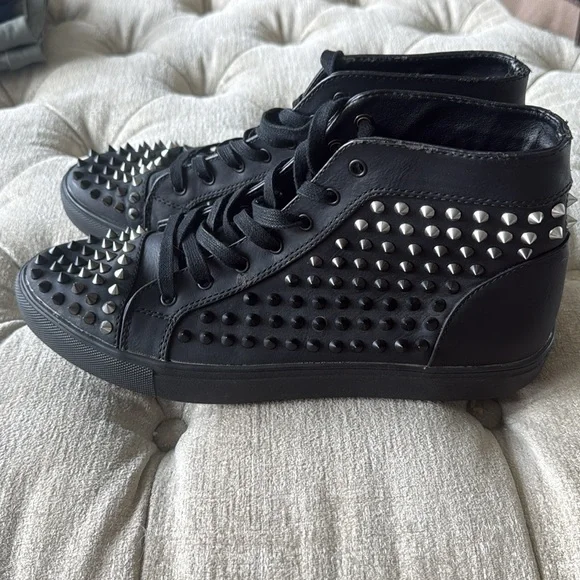 Steve Madden Black Spiked High-Top Sneakers Shoes Mens 11 Punk Studded - Picture 3 of 6